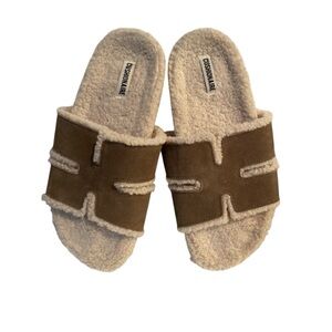 Cushionaire Cuddle Faux Shearling Slip ons Size 9
NEW